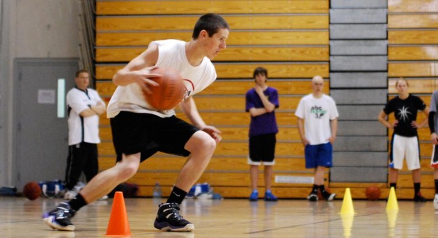 https://weareallinhoops.com/wp-content/uploads/2023/09/Basketball-Dribbling-Drill-629x342-1.jpg